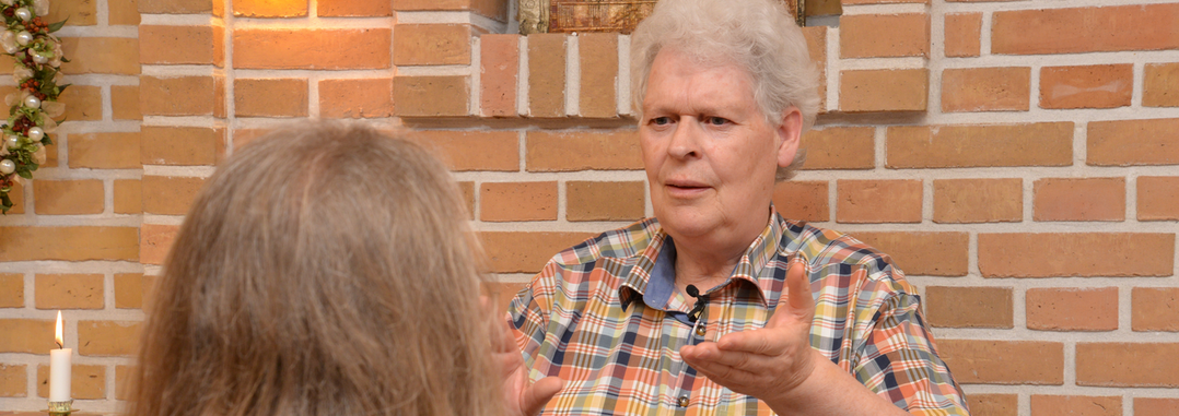 Elev modtager Darshan af Peter L. Simonsen